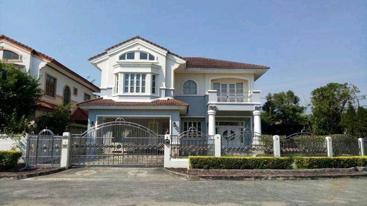 2-story detached house, Nantawan Watcharapol Village, corner house, next to the main road, easy to enter and exit. 2-story detached house, Nantawan Watcharapol Village, corner house, next to the main road, easy to enter and exit.