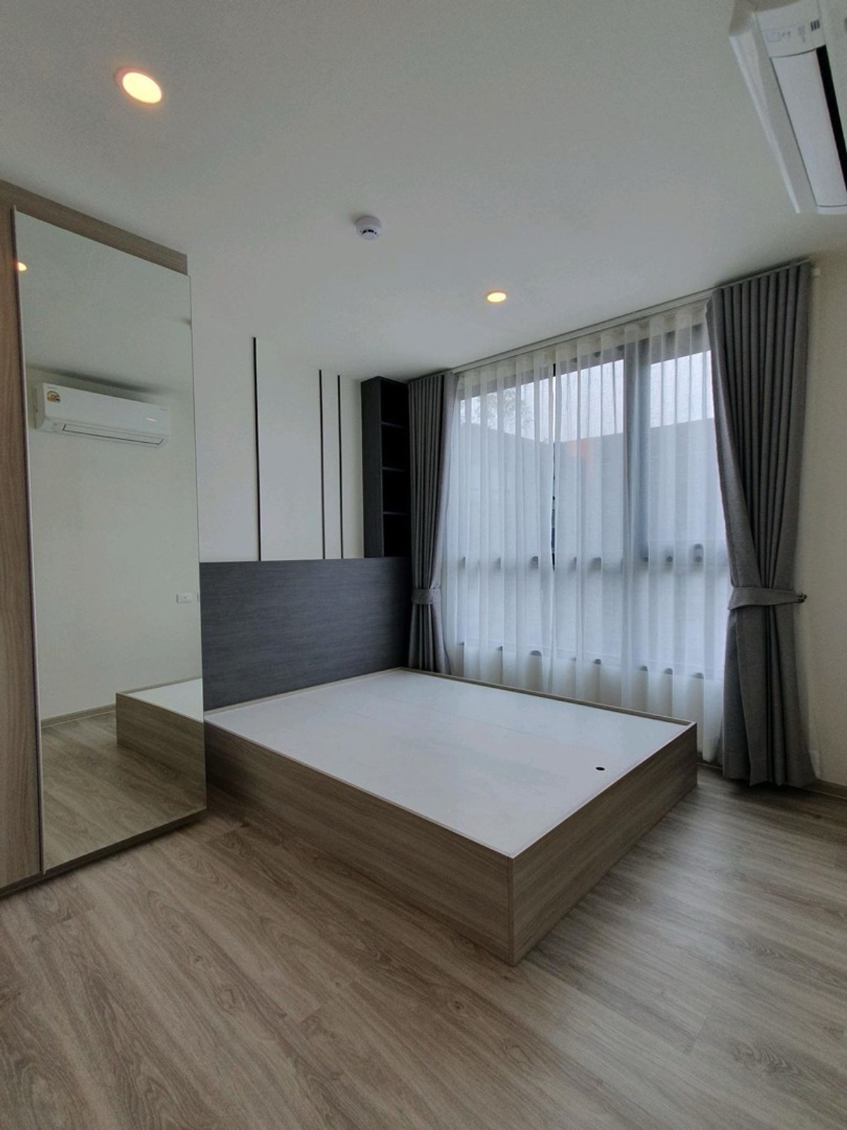 Condo for sale: Origin Play Sriudom Station, pets allowed, corner room.