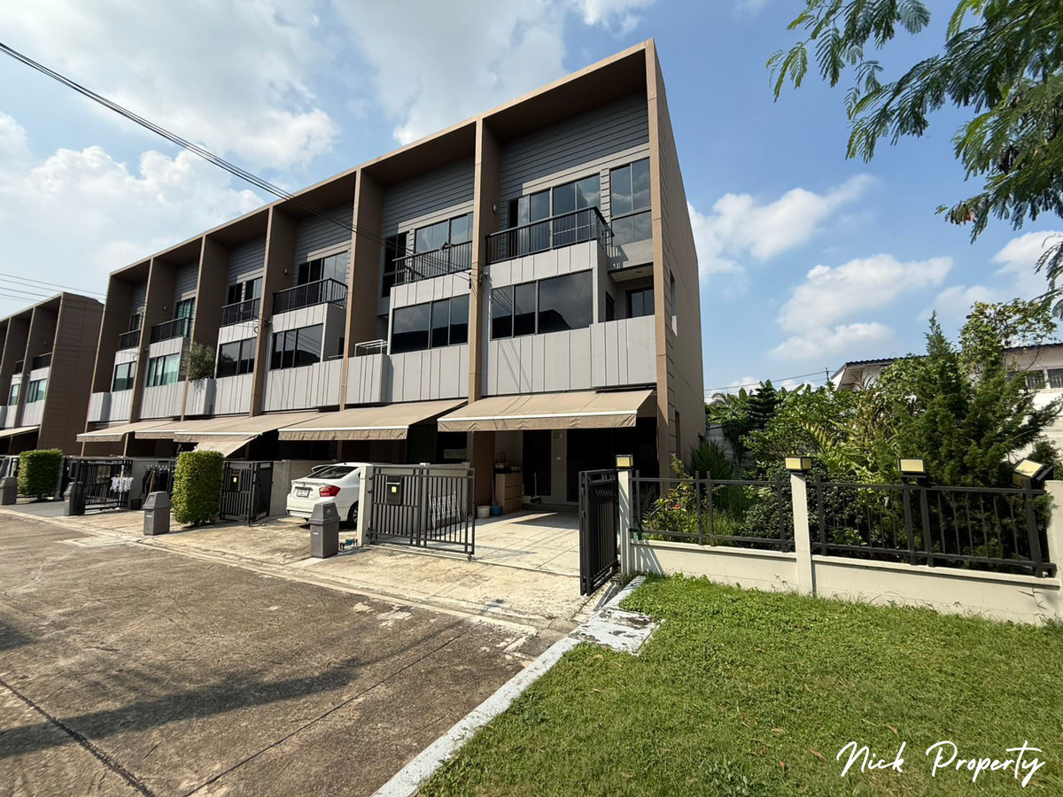 Baan Klang Muang บ้านกลางเมือง วัชรพล : ทาวน์โฮม 3 ชั้น หลังมุม เพื่อคนยุคใหม่ที่มีสไตล์ พื้นที่เยอะ ทำเลคุณภาพ ราคาสุดพิเศษ – รูปที่ 4
