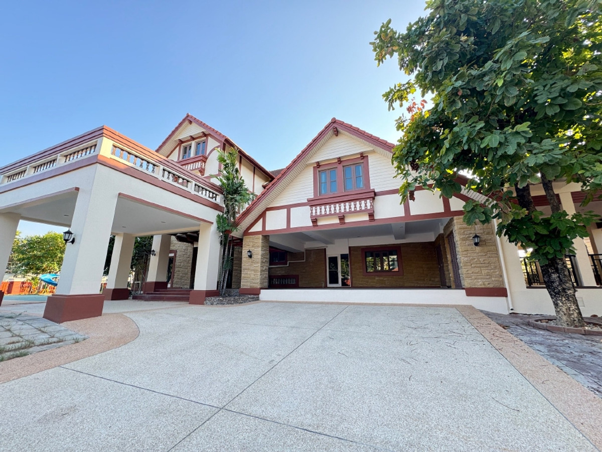 Large luxury house for sale in Bangna Large luxury house for sale in Bangna