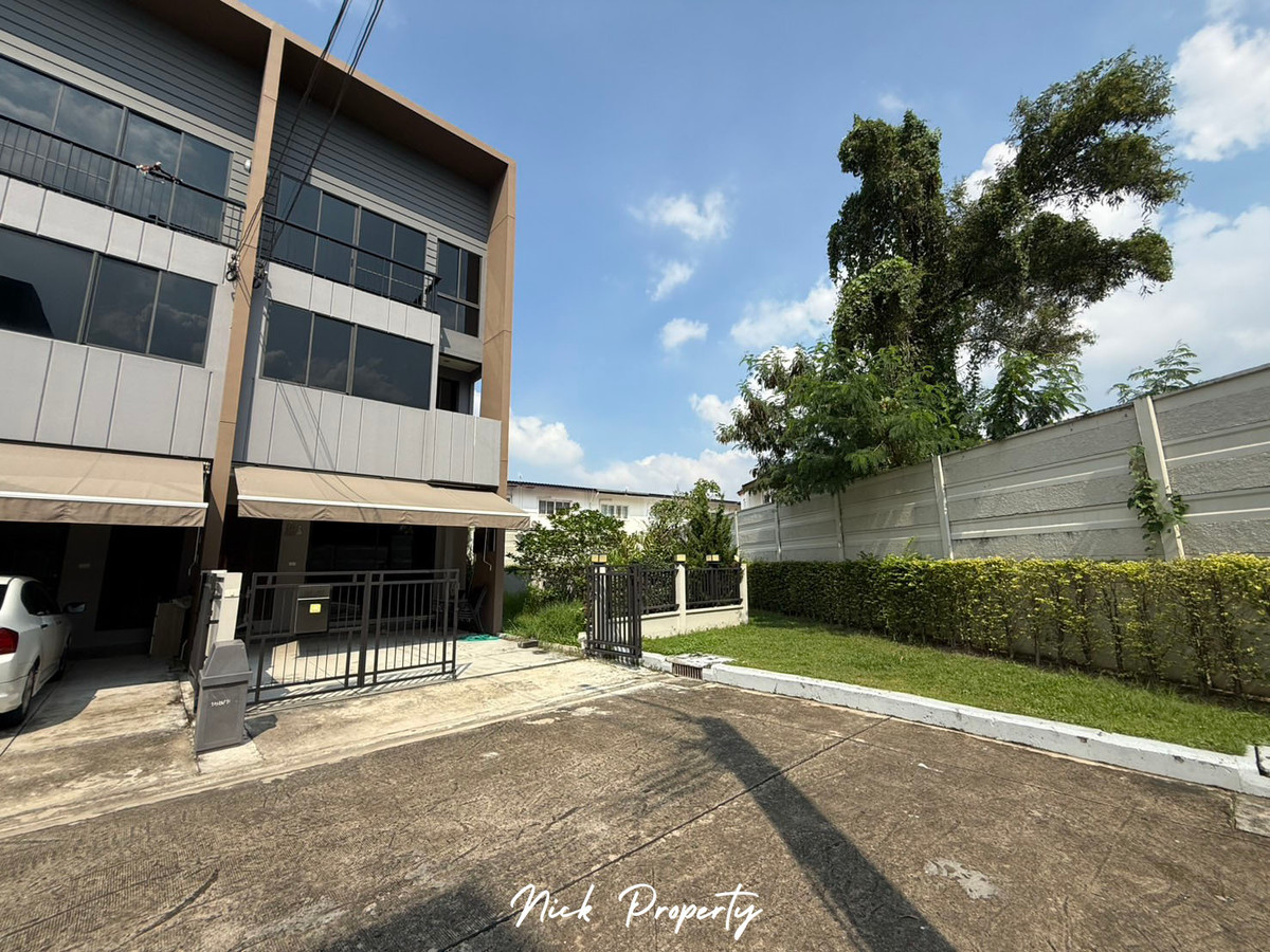 Baan Klang Muang บ้านกลางเมือง วัชรพล : ทาวน์โฮม 3 ชั้น หลังมุม เพื่อคนยุคใหม่ที่มีสไตล์ พื้นที่เยอะ ทำเลคุณภาพ ราคาสุดพิเศษ – รูปที่ 3
