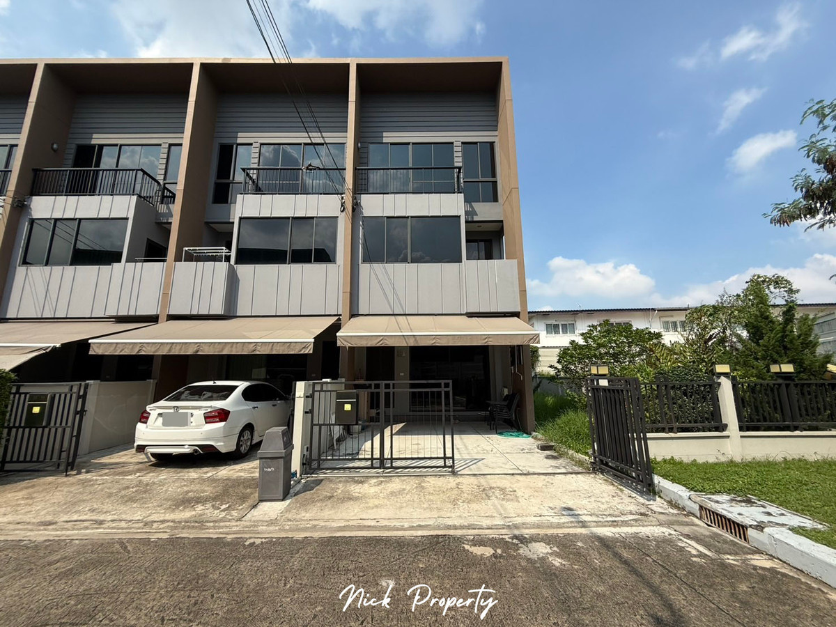 Baan Klang Muang บ้านกลางเมือง วัชรพล : ทาวน์โฮม 3 ชั้น หลังมุม เพื่อคนยุคใหม่ที่มีสไตล์ พื้นที่เยอะ ทำเลคุณภาพ ราคาสุดพิเศษ – รูปที่ 2