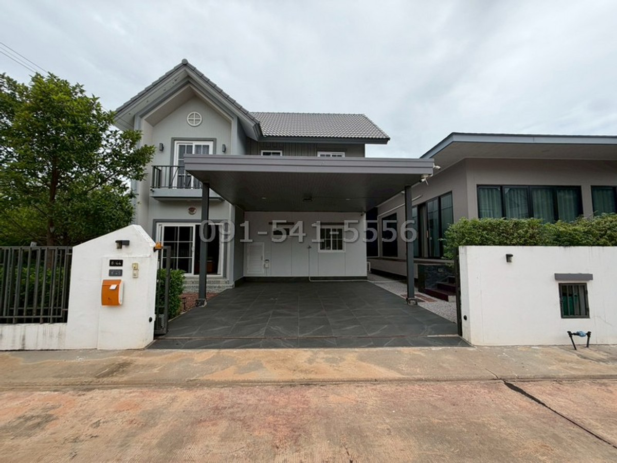 2 beautiful houses for sale, Areeya Living, Sakon Nakhon, total land area 117.5 sq m, suitable for a large family, comfortable living, shady atmosphere, there is a garden around the house.