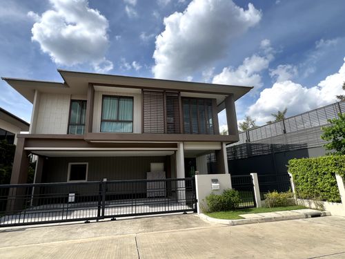P0369 Burasiri Krungthep Kreetha — บ้านเดี่ยวหลังริม ตกแต่งสวย พร้อมเฟอร์นิเจอร์ครบ บ้านหลังมุมในโครงการคุณภาพจากแสนสิริ ที่ให้ความเป็นส่วนตัวและพื้นที่สวนกว้าง เหมาะสำหรับการพักอาศัยในย่านศักยภาพกรุงเทพกรีฑา