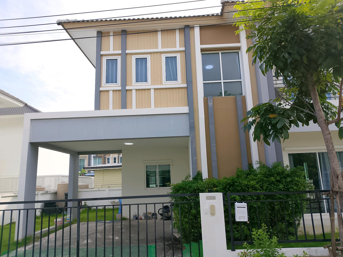 House for rent – ​​3 bedrooms, 3 bathrooms Parking for two cars Full facilities, good location, convenient travel.House for rent, ready to move in, excellent location, close to Suvarnabhumi Airport, Huachiew University, many department stores and