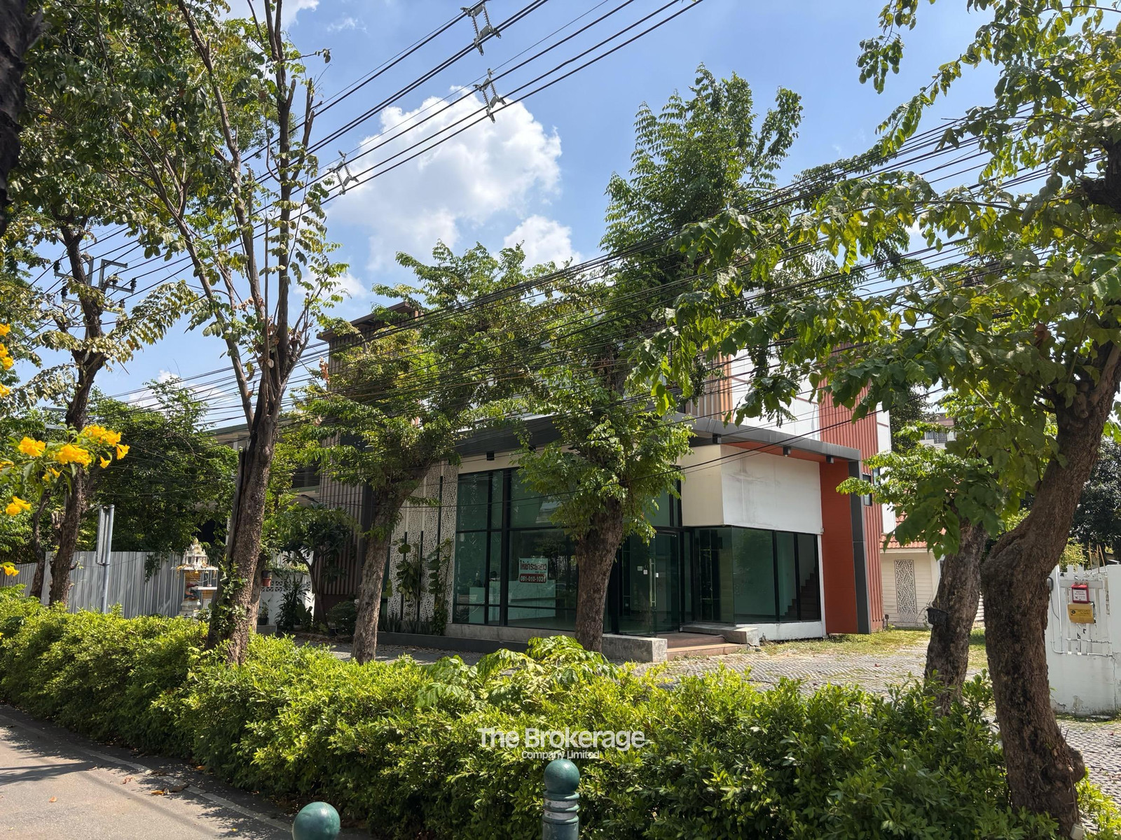 ให้เช่าด่วน! อาคารพาณิชย์ 3 ชั้น ติดถนนประดิษฐ์มนูธรรม 3 ชั้น รวมดาดฟ้า 450 ตร.ม. 130,000 บาท ติดต่อไลน์ : @thebrokerage – รูปที่ 2