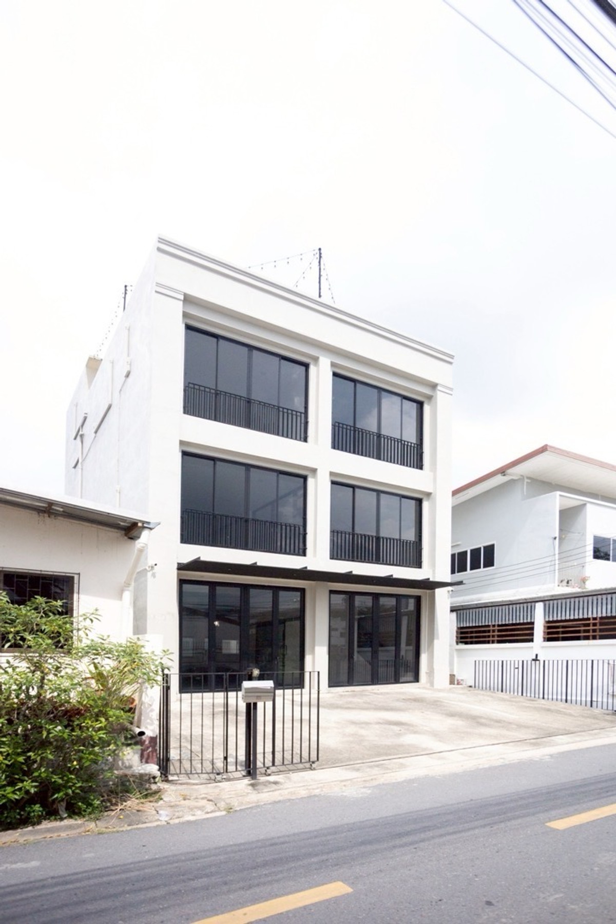 บางนา อุดมสุข | ให้เช่า สำนักงาน 3.5 ชั้น บางนา-ตราด ใกล้ เซนทรัล เมกา อิเกีย ไบเทค อุดมสุข
