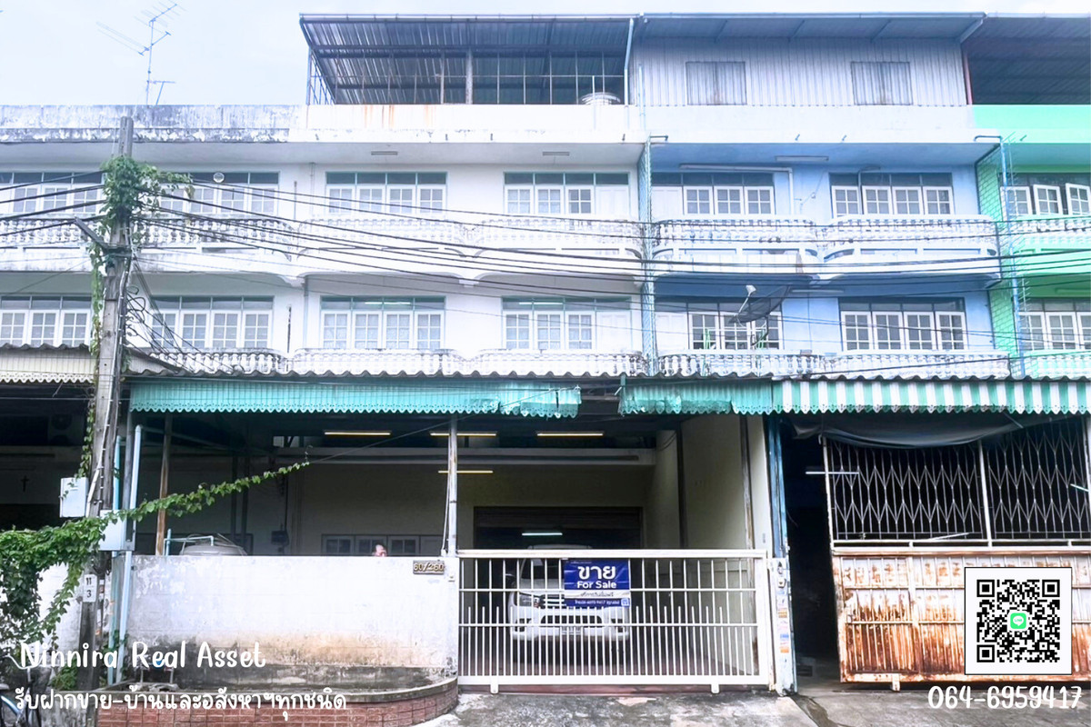Commercial building for sale, 3 floors, 2 units, Phetkasem Road 114, Phutthamonthon Sai Si. Commercial building for sale, 3 floors, 2 units, Phetkasem Road 114, Phutthamonthon Sai Si.