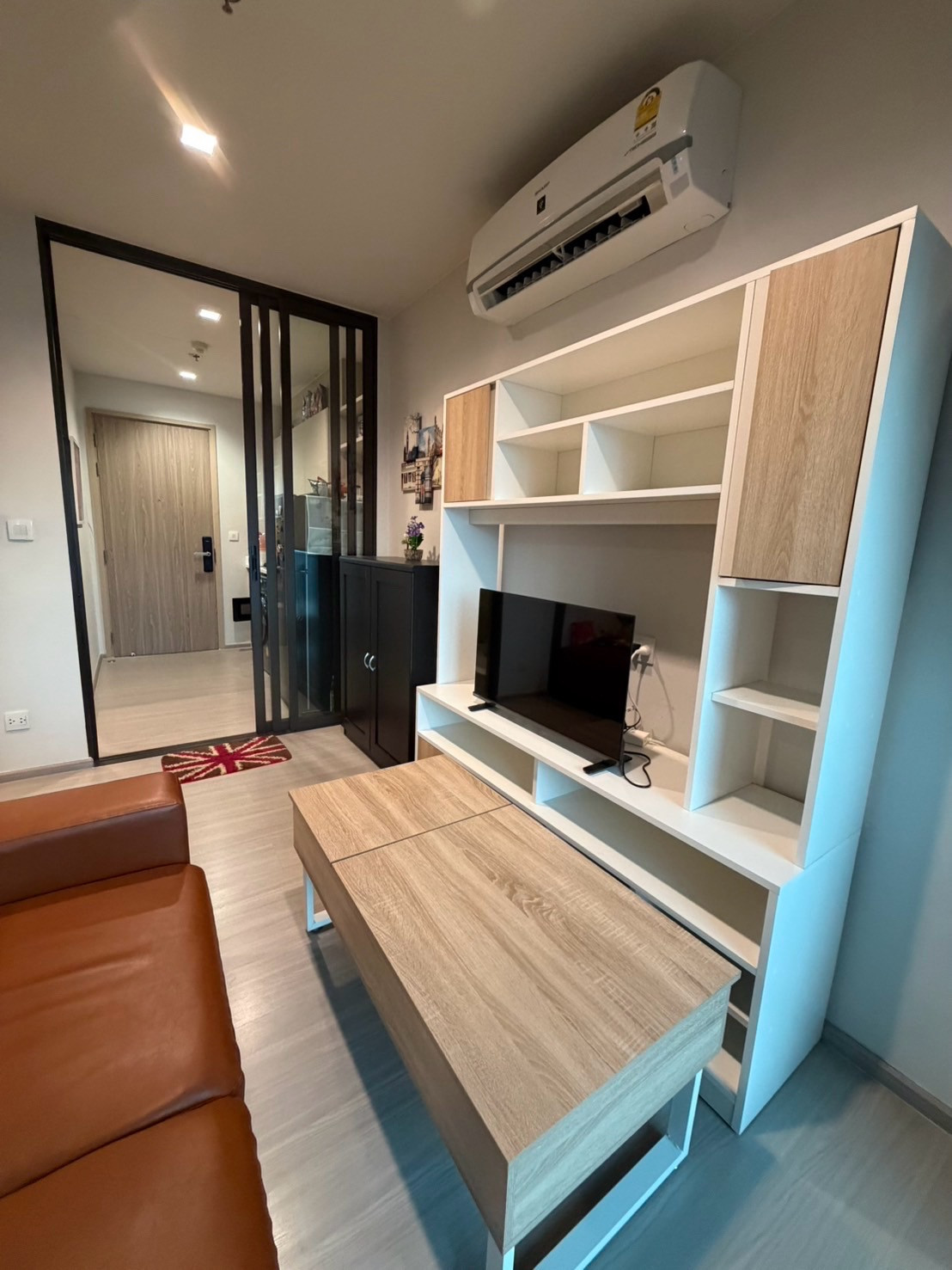 ให้เช่า คอนโด Life Sathorn Sierra ตกแต่งสวย*พร้อมเข้าอยู่
(เดินทางไปสาทรใน5นาที ติดbtsตลาดพลู150ม)
BTS ตลาดพลู 150 เมตร
ขนาด 36ตรม. ค่าเช่า17,000บาท สัญญา1ปี
1 Bedroom
1 Bathroom
1 Multipurpoes room
Digital door lock
ส่วนกลาง 5 ไร่
ชั้น21
ให้เช่า คอนโด Life Sathorn Sierra ตกแต่งสวย*พร้อมเข้าอยู่
(เดินทางไปสาทรใน5นาที ติดbtsตลาดพลู150ม)
BTS ตลาดพลู 150 เมตร
ขนาด 36ตรม. ค่าเช่า17,000บาท สัญญา1ปี
1 Bedroom
1 Bathroom
1 Multipurpoes room
Digital door lock
ส่วนกลาง 5 ไร่
ชั้น21