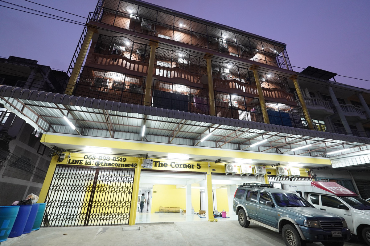 The Corner 5 (The Corner 5) a newly opened dormitory located at Petchkasem 42, Siam University. Phyathai Hospital 3, Tha Phra, Phetkasem, Talat Phlu, Bang Wa, Phetkasem 42, Intersection 1 ** BTS-MRT Bang Wa The Corner 5 (The Corner 5) a newly opened dormitory located at Petchkasem 42, Siam University. Phyathai Hospital 3, Tha Phra, Phetkasem, Talat Phlu, Bang Wa, Phetkasem 42, Intersection 1 ** BTS-MRT Bang Wa