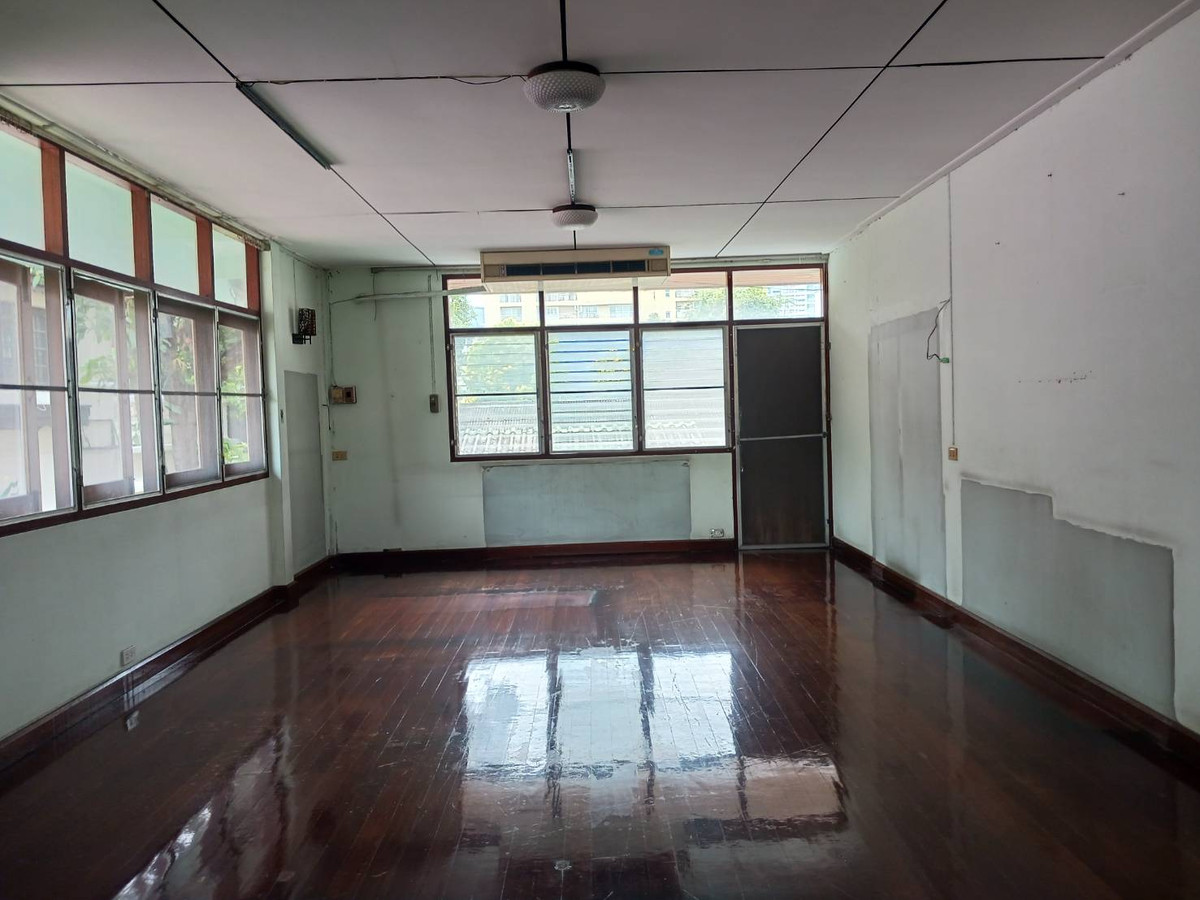 ให้เช่าพื้นที่ใจกลางสุขุมวิท 800 ตรม จอดรถ 5 คัน เหมาะทำคลินิก คาแฟ่ – รูปที่ 2