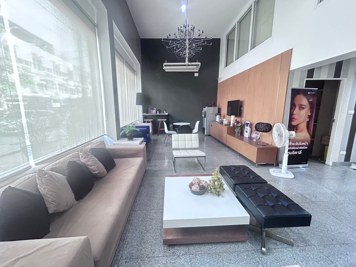 Beauty business for sale + with house and land 392 sq m., parking for 15 cars ++ price 145 million baht, transfer costs half each (negotiable) Beauty business for sale + with house and land 392 sq m., parking for 15 cars ++ price 145 million baht, transfer costs half each (negotiable)