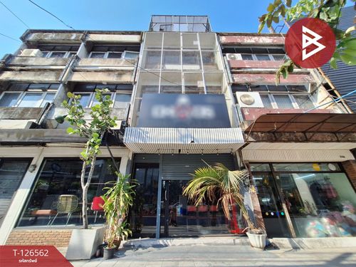 Commercial building for sale, 3 and a half floors, area 12 square meters, Wang Thonglang, Bangkok, good location.