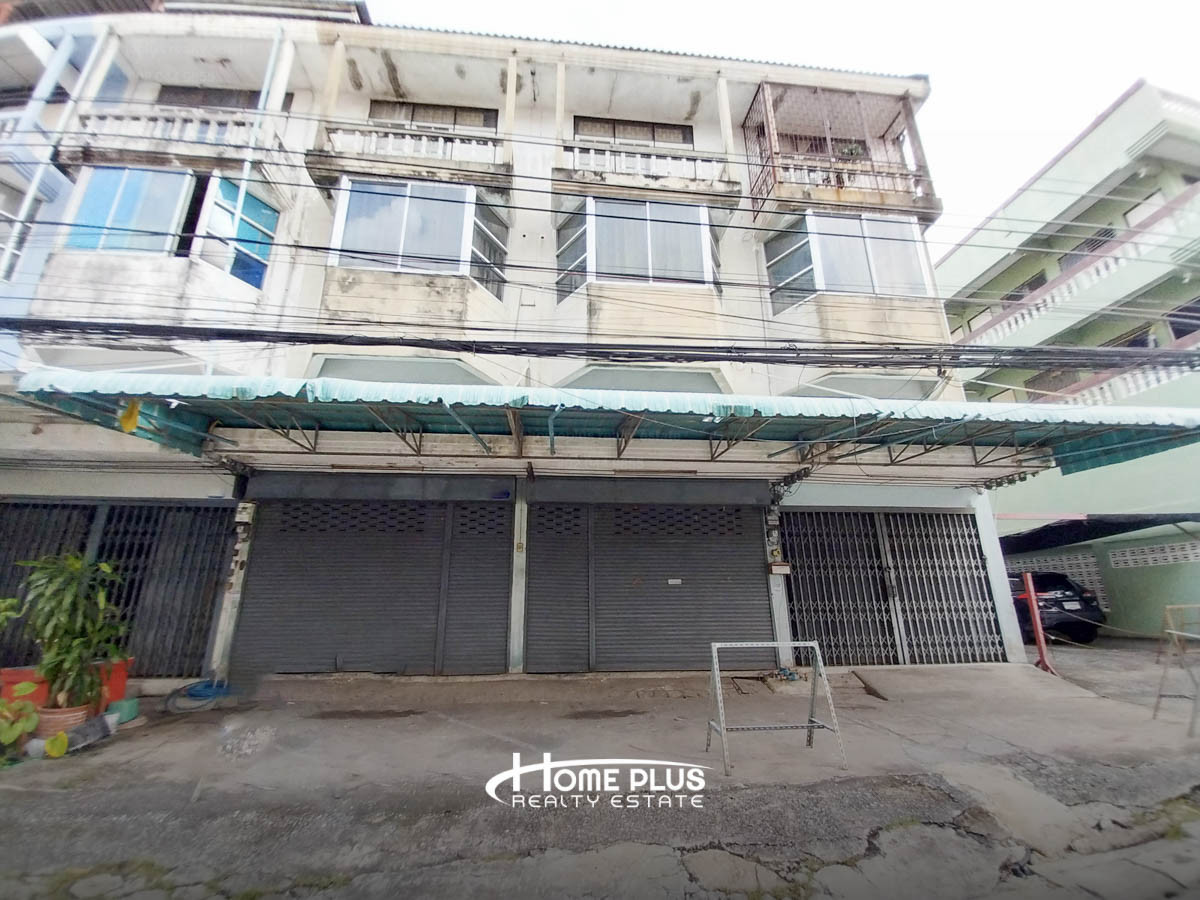 Commercial building for rent, 3 and a half floors, 2 units connected together. Soi Pracha Uthit 16 Commercial building for rent, 3 and a half floors, 2 units connected together. Soi Pracha Uthit 16