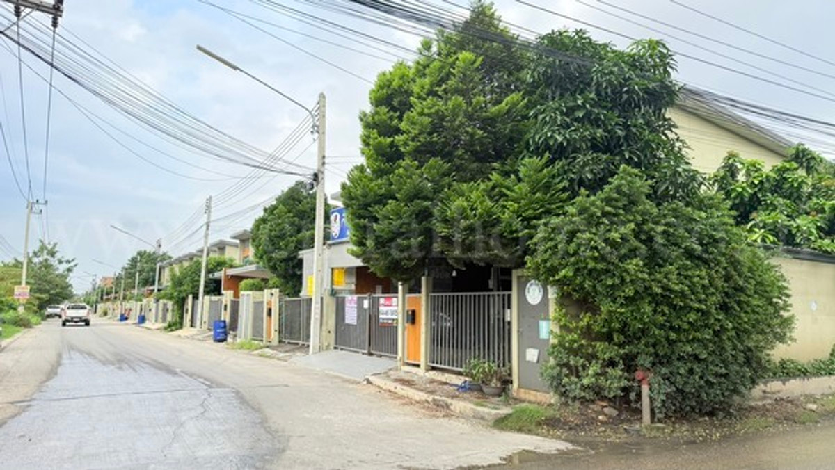 บ้านแฝด บ้านชานไม้ เดอะทาวน์ คลองหลวง 2 หลังมุม ทำเลดี – รูปที่ 2