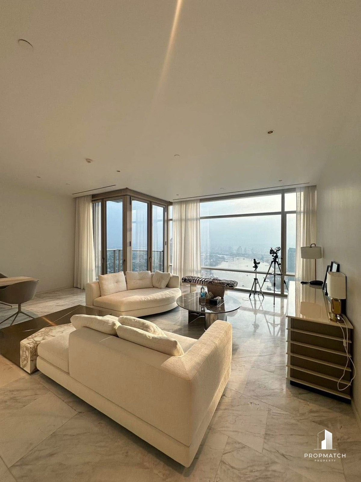 ✨Flash Deal ✨Four Seasons Private Residences( 3Bed 5Bath 250SQM.) แต่งครบพร้อมอยู่ !! เพียง 500,000บาทต่อเดือน Tel.0981315848 @propmatch