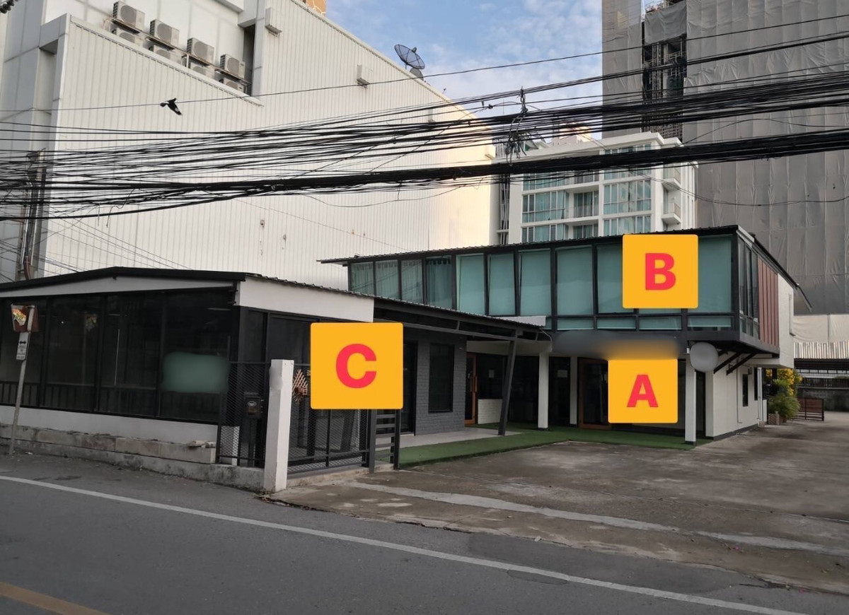Space for rent, Sukhumvit 39, suitable for a restaurant, cafe, beauty salon. Space for rent, Sukhumvit 39, suitable for a restaurant, cafe, beauty salon.