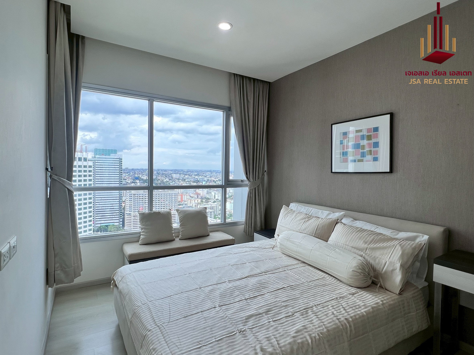 ✨ For Rent: Life Ratchadapisek Condo ✨ 💰 Only 16,000 THB/month