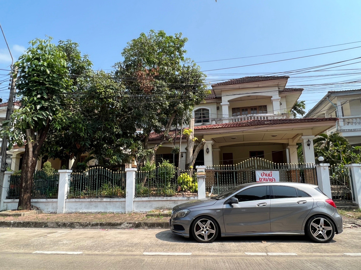 Single house for sale, 91 sq m., Wararom Village, Phetkasem Road 81. Single house for sale, 91 sq m., Wararom Village, Phetkasem Road 81.