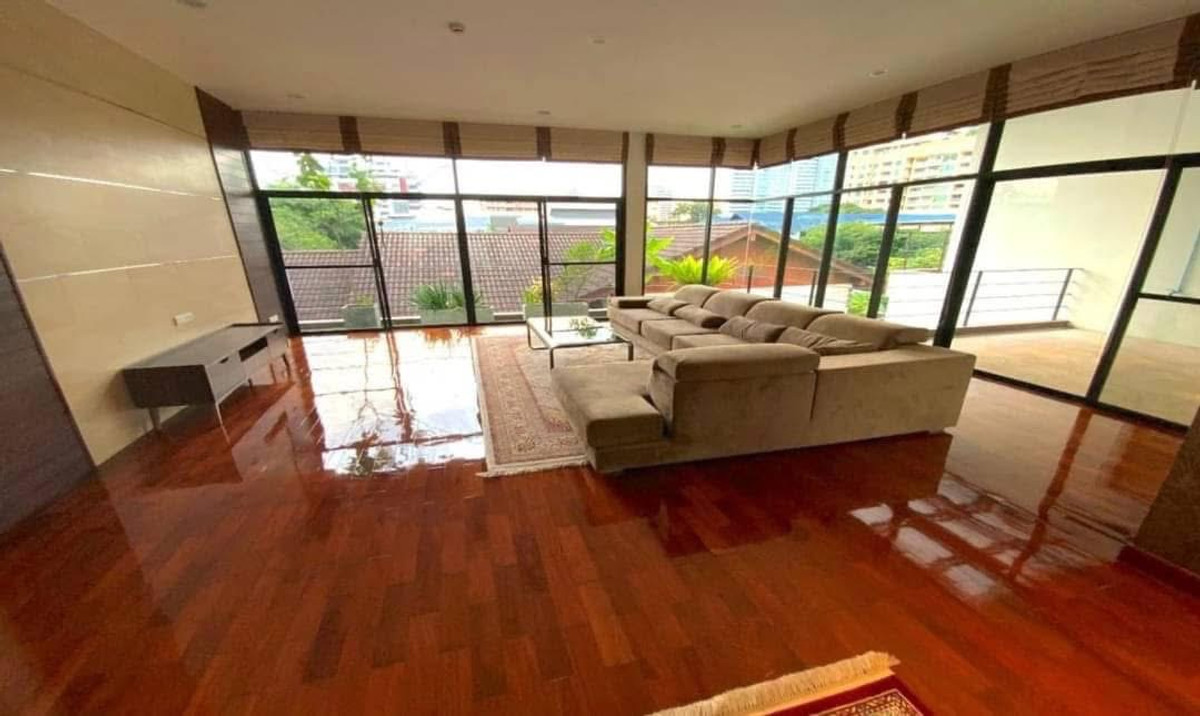 Condo style house for sale With swimming pool Location in the heart of the city, Sukhumvit 24, on an area of 229 sq m., only 5 minutes walk to Emporium bts Phrom Phong. Condo style house for sale With swimming pool Location in the heart of the city, Sukhumvit 24, on an area of 229 sq m., only 5 minutes walk to Emporium bts Phrom Phong.