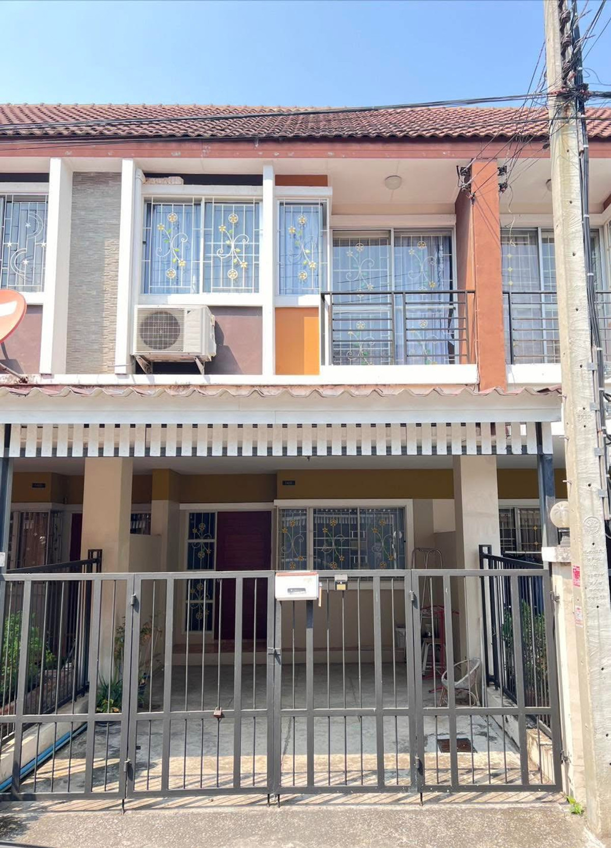 2-story townhouse for sale, size 17.20 square wah, Chamchuri Park Village, Ramindra, Soi Sukhaphiban 5, Soi 5, Intersection 2, Tha Raeng Subdistrict, Bang Khen District, Bangkok, price 2,890,000 baht. 2-story townhouse for sale, size 17.20 square wah, Chamchuri Park Village, Ramindra, Soi Sukhaphiban 5, Soi 5, Intersection 2, Tha Raeng Subdistrict, Bang Khen District, Bangkok, price 2,890,000 baht.