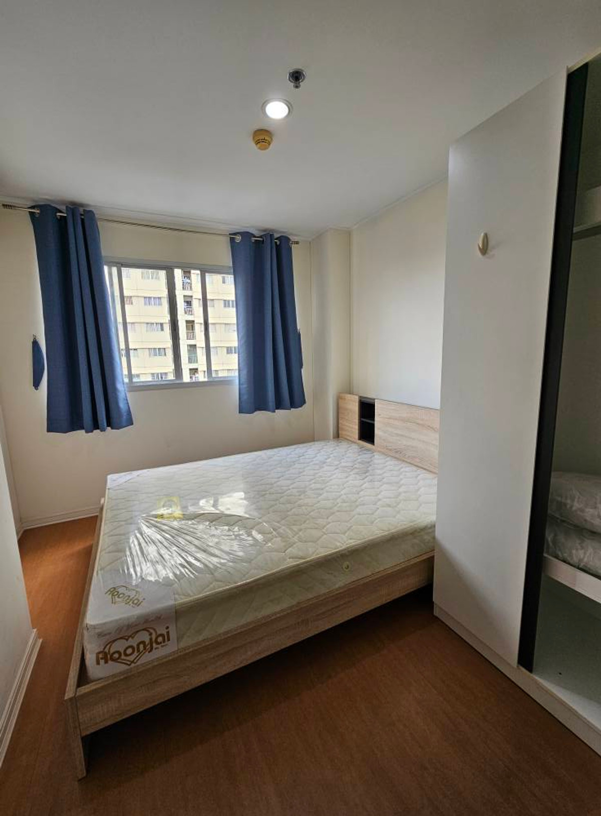 The Best Price! Close to bts and Fully Furnished! Ready to Move In!