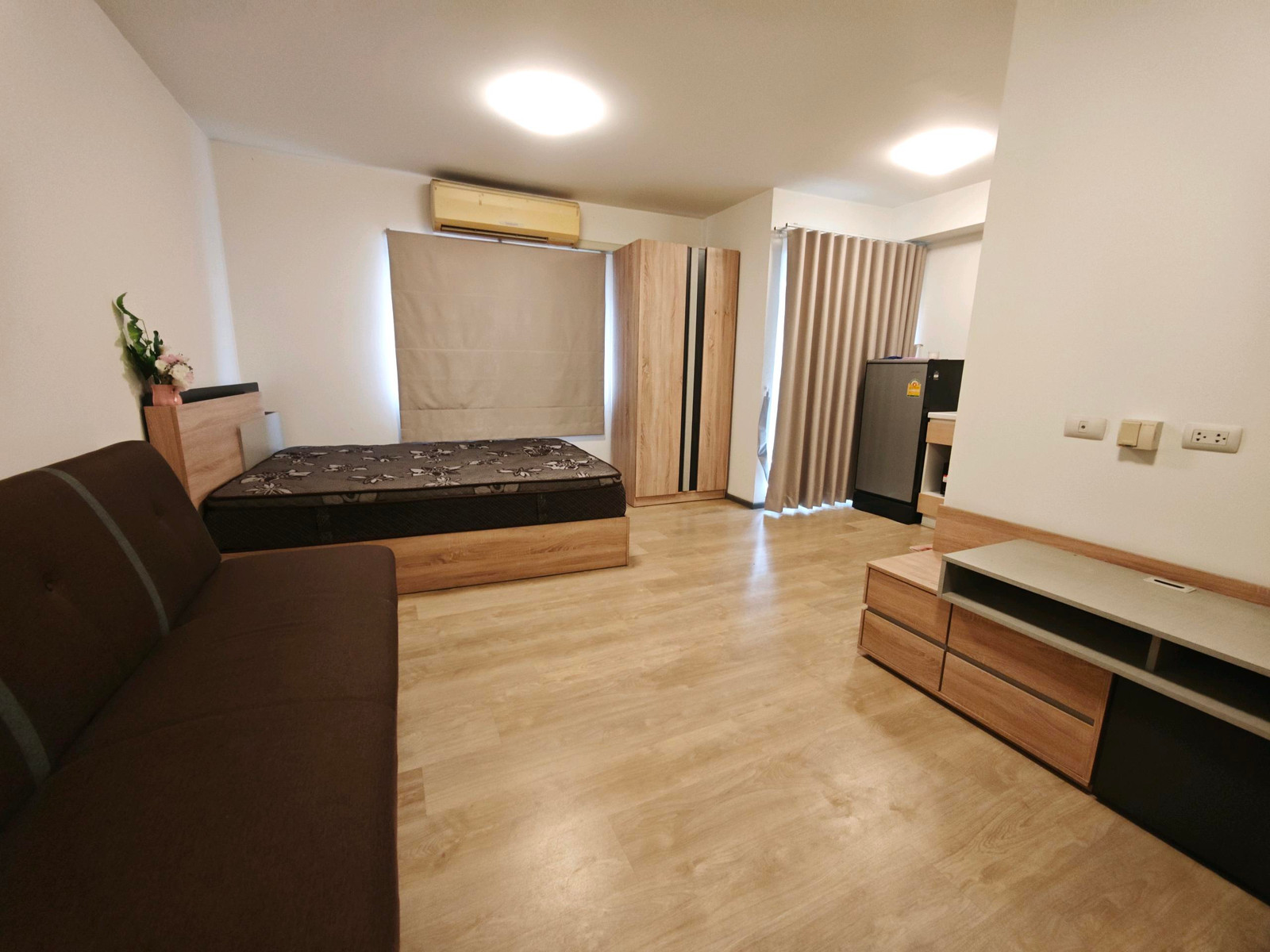 Condo The Point Rangsit-Khlong 6, good price, complete with furniture, ready to move in.
