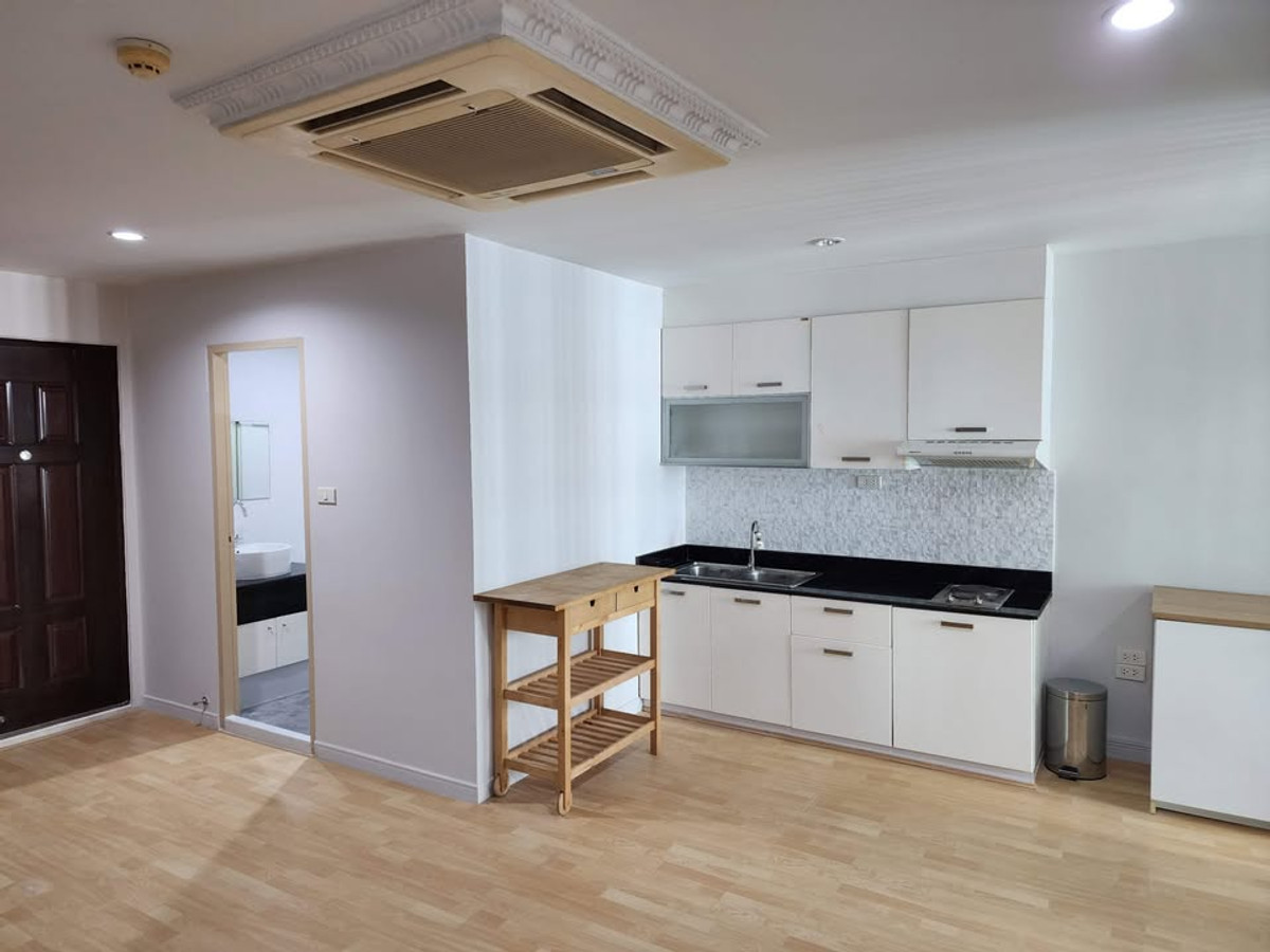 🔥 ราคาดีที่สุดในตึก!! 🔥 สุขุมวิท ลิฟวิ่ง ทาวน์ - Sukhumvit Living Town / 1 ห้องนอน ZC049