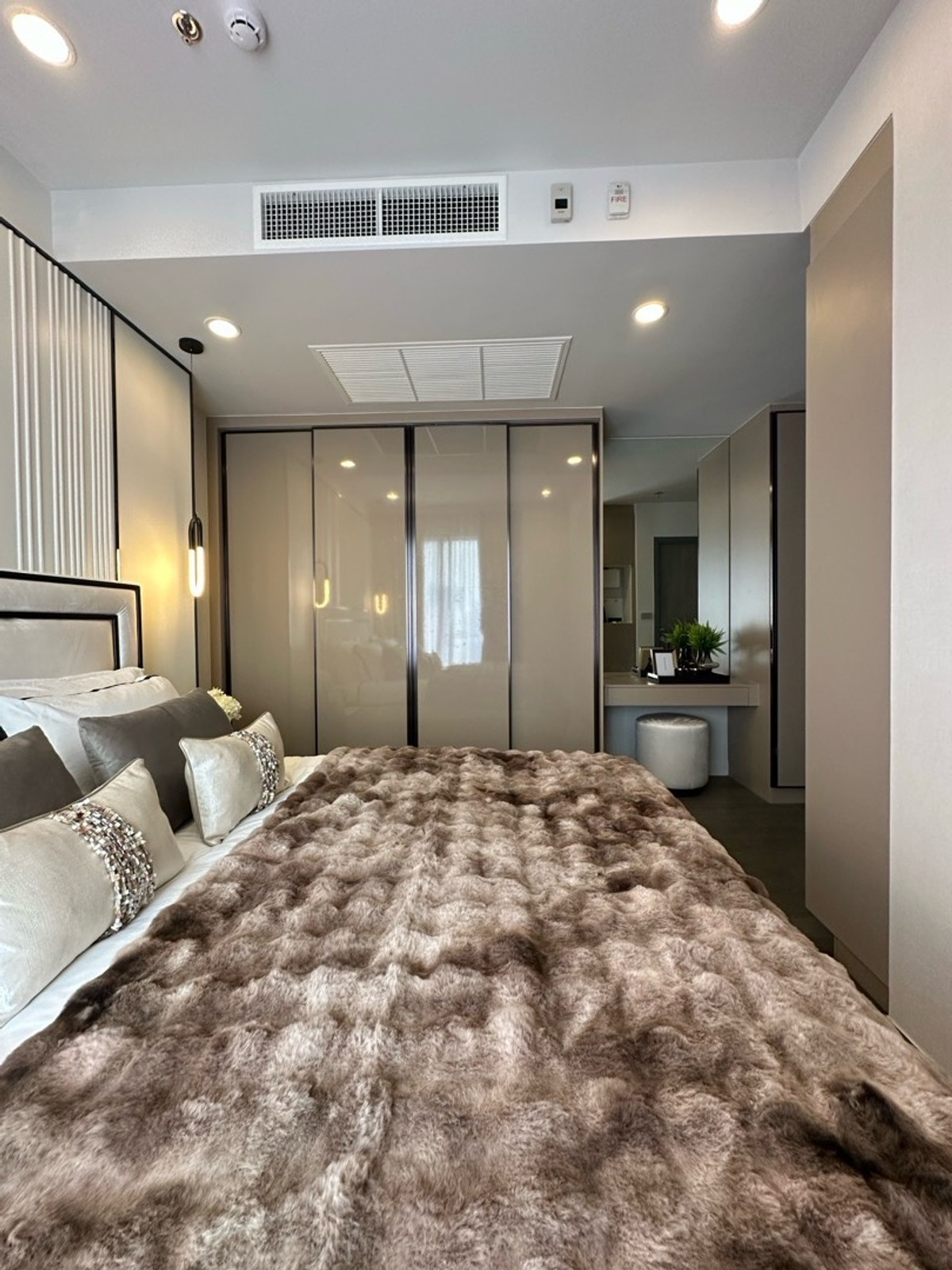 2 bedrooms Combine 88.50 sq m | COCO PARC Rama 4 | Fully furnished | Next to MRT 0 meters 082-4499822 Praewa 2 bedrooms Combine 88.50 sq m | COCO PARC Rama 4 | Fully furnished | Next to MRT 0 meters 082-4499822 Praewa