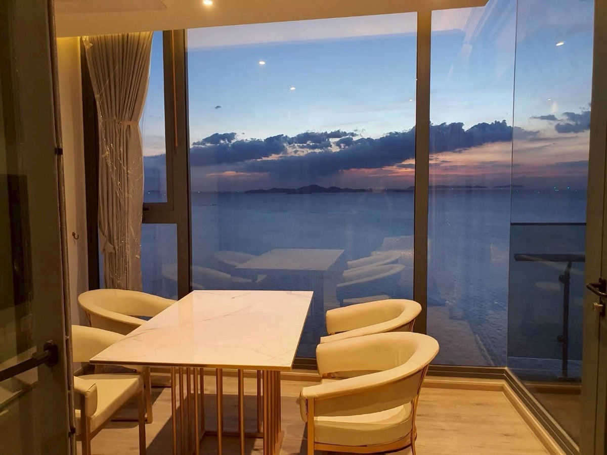 Luxury condo for rent, next to the sea, Arom Wongamat, size 57.00 sq m, 36th floor, open sea view, jacuzzi, price 60,000 baht. Luxury condo for rent, next to the sea, Arom Wongamat, size 57.00 sq m, 36th floor, open sea view, jacuzzi, price 60,000 baht.