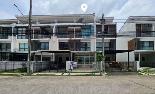 ทาวน์โฮม 3 ชั้น The Terrace รามอินทรา 65 ขนาด 24 ตารางวา 3 ห้องนอน หน้ากว้าง 5 เมตร ติดถนนเมน แขวงท่าแร้ง เขตบางเขน กรุงเทพมหานคร