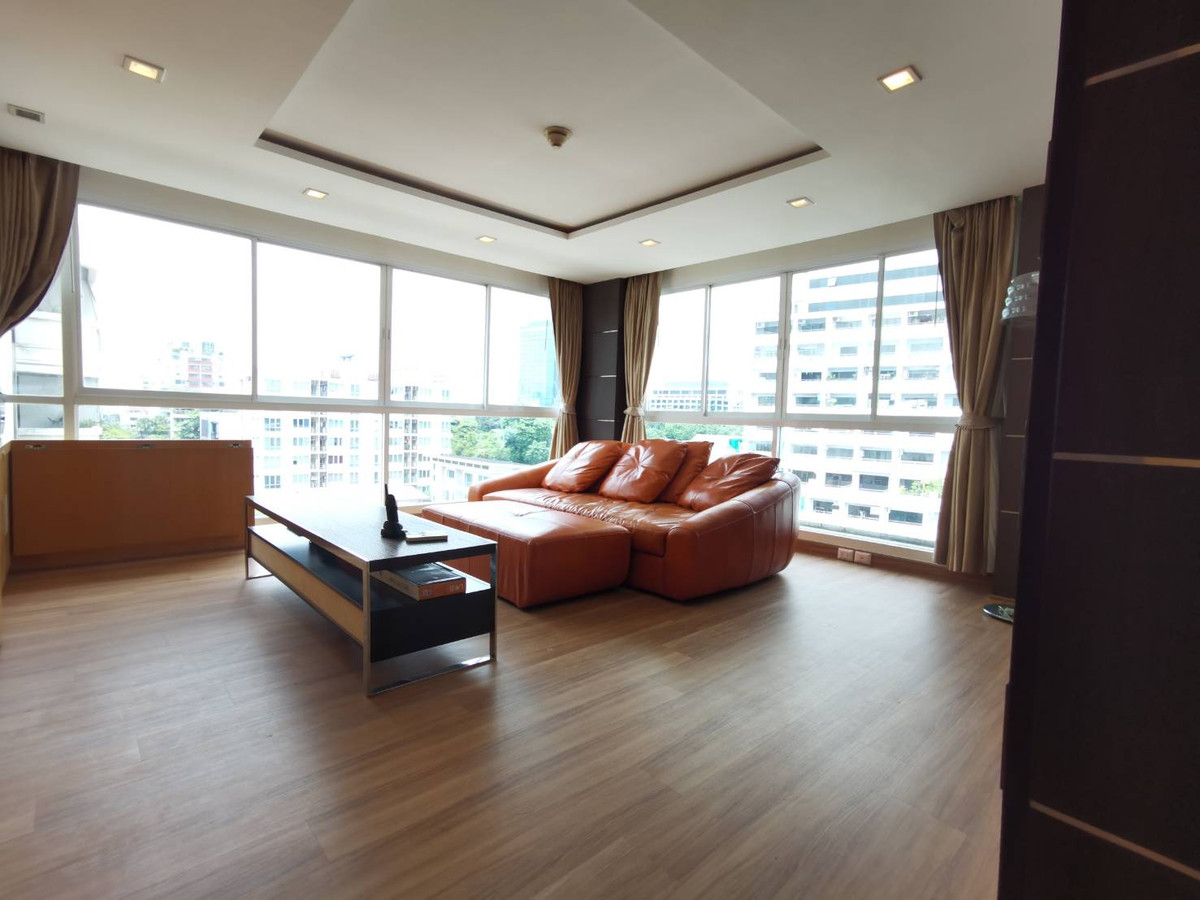 Tranquility in the heart of Ari (Soi 4), 1 hundred thousand square meters. Low rise Private residence, Only 4 Unit per floor.
