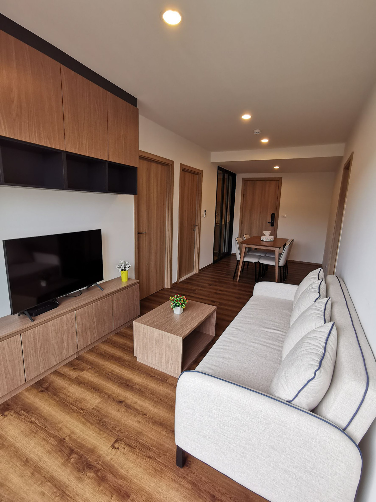 Luxurious Condo for Sale – La Habana at Hua Hin, 61 sqm, 2 BR – 2 BTH, 7th FL, Pool View, 250 m to Hua Hin Beach, Next to Cicada and Tamarind Markets. Only 8.1 Million Baht Luxurious Condo for Sale – La Habana at Hua Hin, 61 sqm, 2 BR – 2 BTH, 7th FL, Pool View, 250 m to Hua Hin Beach, Next to Cicada and Tamarind Markets. Only 8.1 Million Baht