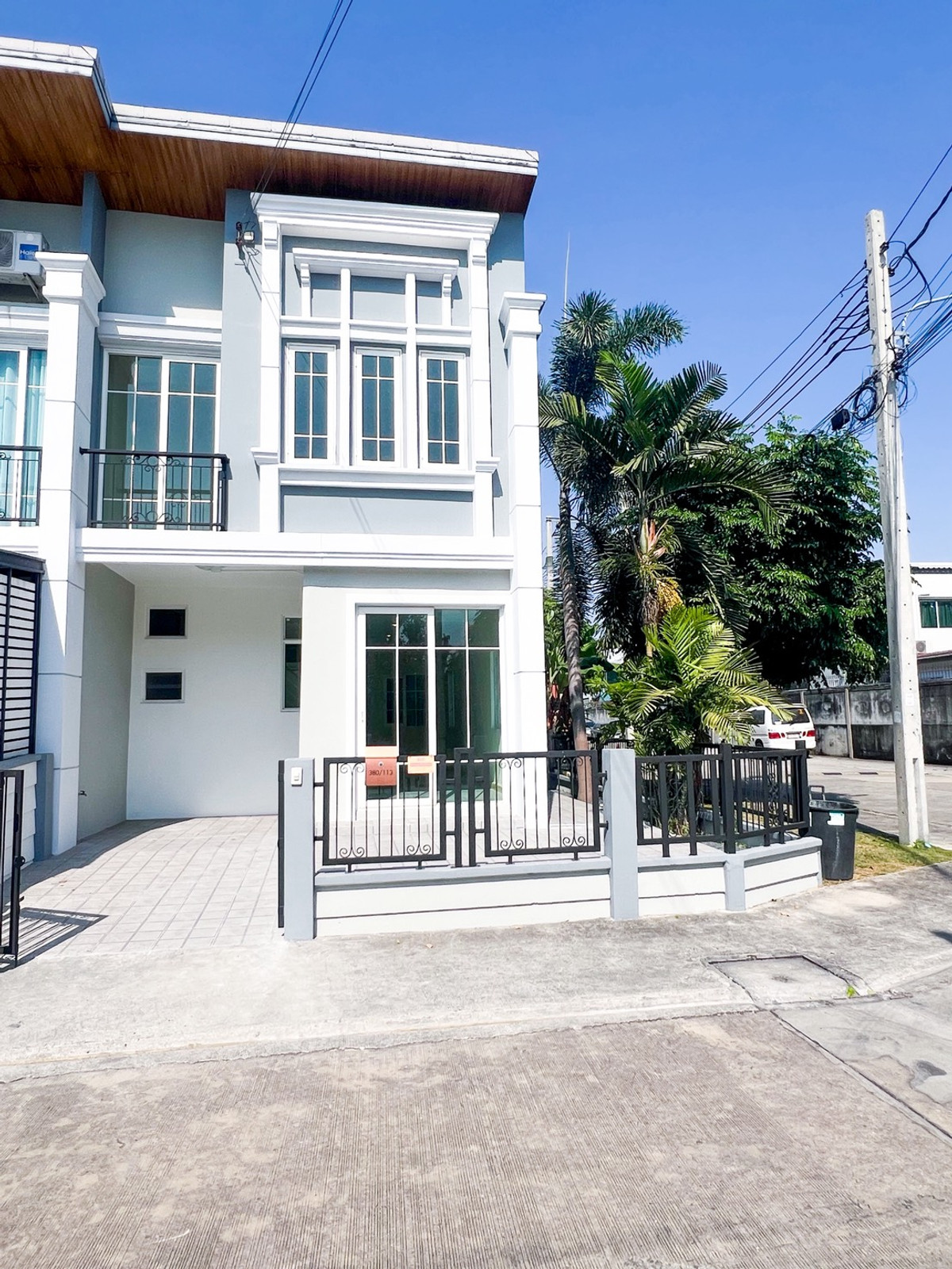 เจ้า หมู่บ้านโกลด์เด้นทาวน์3 บางนา-สวนหลวง หลังหัวมุม ไม่อึดอัด เจ้า หมู่บ้านโกลด์เด้นทาวน์3 บางนา-สวนหลวง หลังหัวมุม ไม่อึดอัด