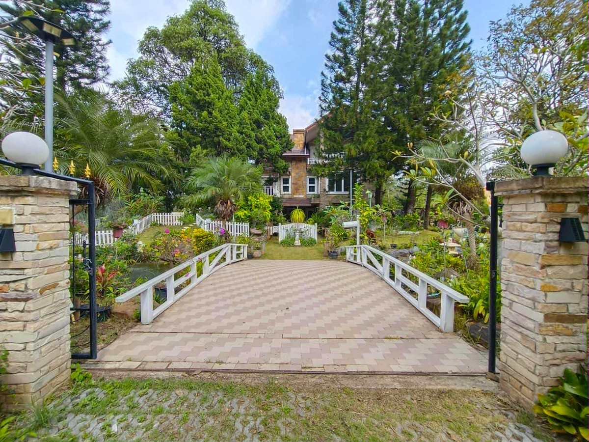 Baan Khao Yai for sale (180 degree mountain view), European vintage style, on an area of 1-0-86 rai, 7 bedrooms, 6 bathrooms, 3 floors, with a balcony for viewing. Suitable for camping in a family style atmosphere. Baan Khao Yai for sale (180 degree mountain view), European vintage style, on an area of 1-0-86 rai, 7 bedrooms, 6 bathrooms, 3 floors, with a balcony for viewing. Suitable for camping in a family style atmosphere.