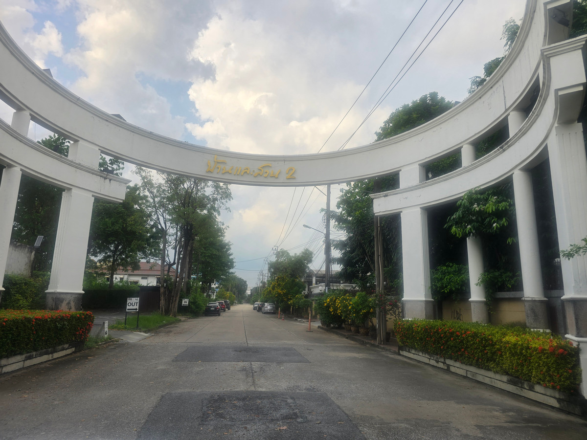 Small plot of land 165 sq m, Sukhaphiban Bang Ramat Road. Soi Southern Residents Association, Home and Garden Village, 2 houses, The Paseo, Kanchana Small plot of land 165 sq m, Sukhaphiban Bang Ramat Road. Soi Southern Residents Association, Home and Garden Village, 2 houses, The Paseo, Kanchana