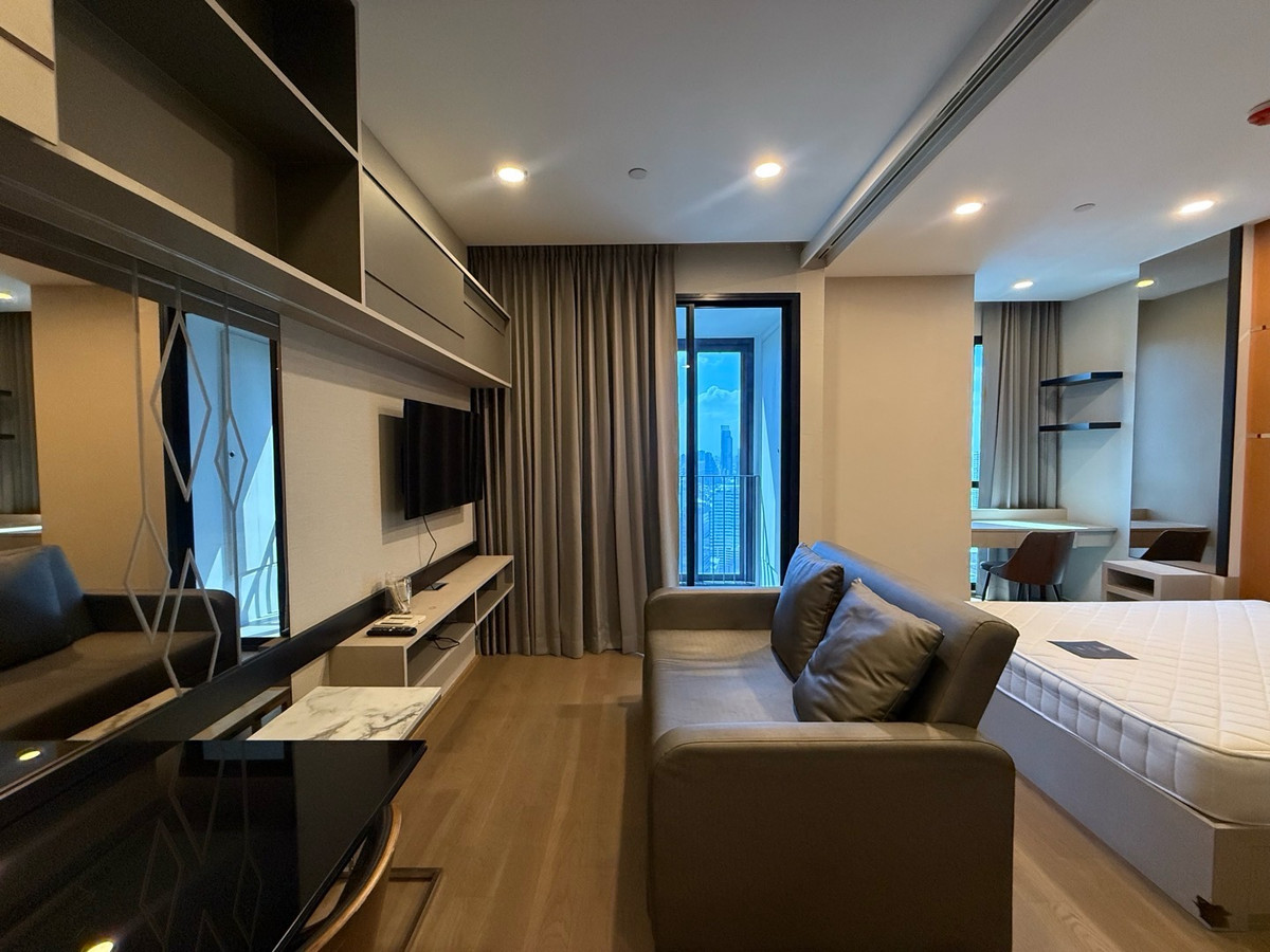 For Rent!! Ashton Chula - Silom 1 Bedroom | 34 sq.m. | 28,000 THB / month 📞 Contact: Aomam (Agent) Tel / Line ID : 095-587-1692 WhatsApp : +66 95 587 1692