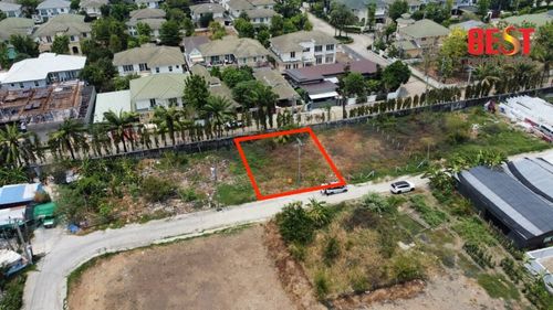 Empty land for sale, Soi On Nut 65, next to Golden Nakara Village, very beautiful plot, cheap price.