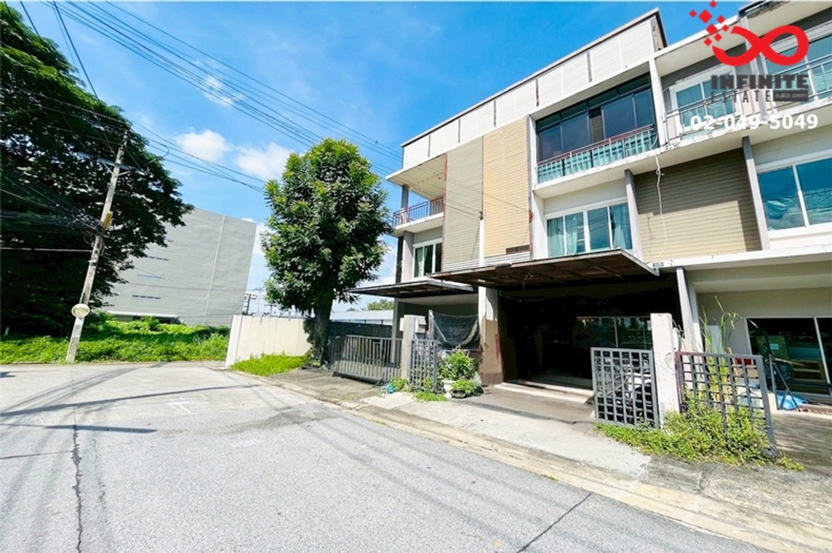 3-story townhome for sale, The Moment Ramintra 45/1, near BTS - Expressway. 3-story townhome for sale, The Moment Ramintra 45/1, near BTS - Expressway.