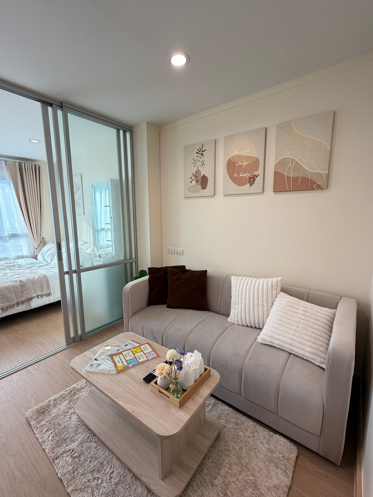 Free Wi-Fi 1000/500 Mbps • Short-term rental (minimum 1 month) 🌿 Lumpini Park Rama 9 – Ratchada Condo for Rent 🌿 คอนโด ลุมพินี พาร์ค พระราม9 – รัชดา #NearMRTRama9 เพียง 900 ม. Location: https://maps.app.goo.gl/scNwvk2CwUjqHtZY7?g_st=ic  🔹 Room Details 