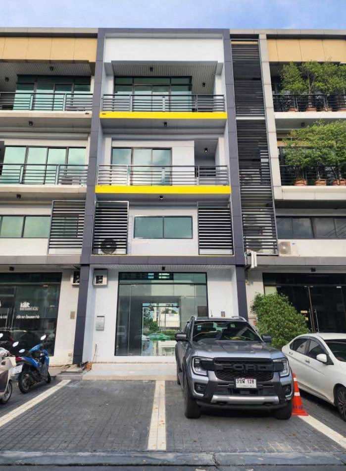 Modern style office for rent, 3.5 floors, 295 sq m, 31.30 sq m, near ARL Thap Chang Modern style office for rent, 3.5 floors, 295 sq m, 31.30 sq m, near ARL Thap Chang