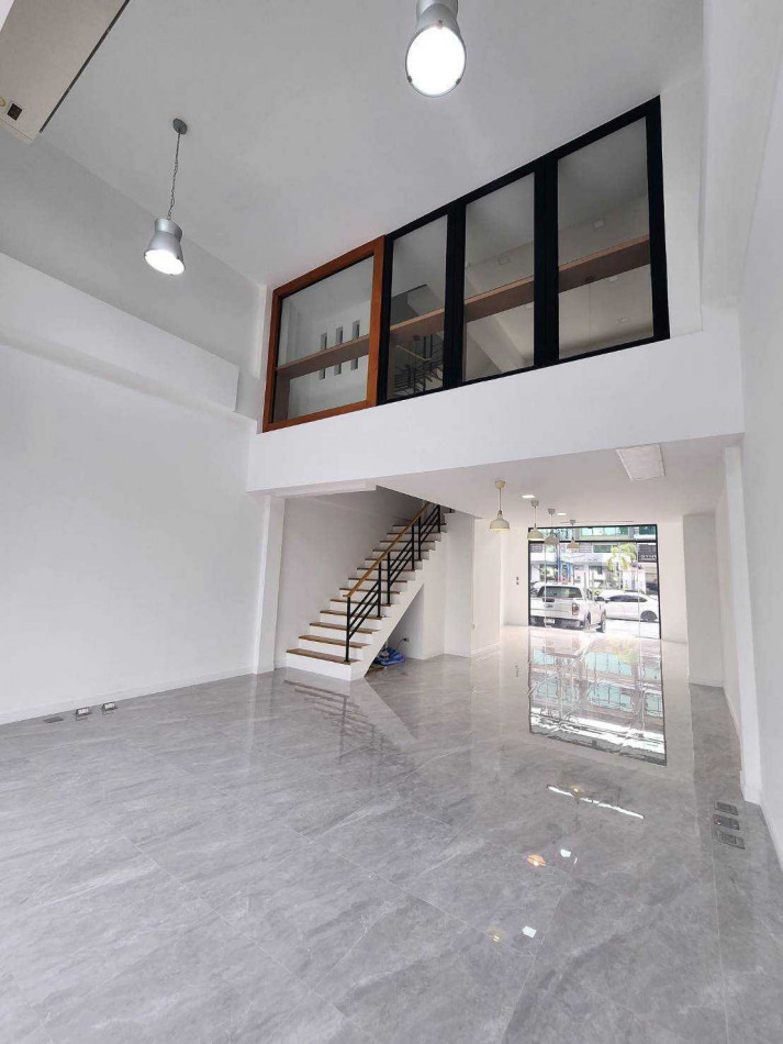ให้เช่า ออฟฟิศ สไตล์โมเดิร์น 3.5 ชั้น 295 ตรม 31.30 ตรว ใกล้ ARL ทับช้าง – รูปที่ 3