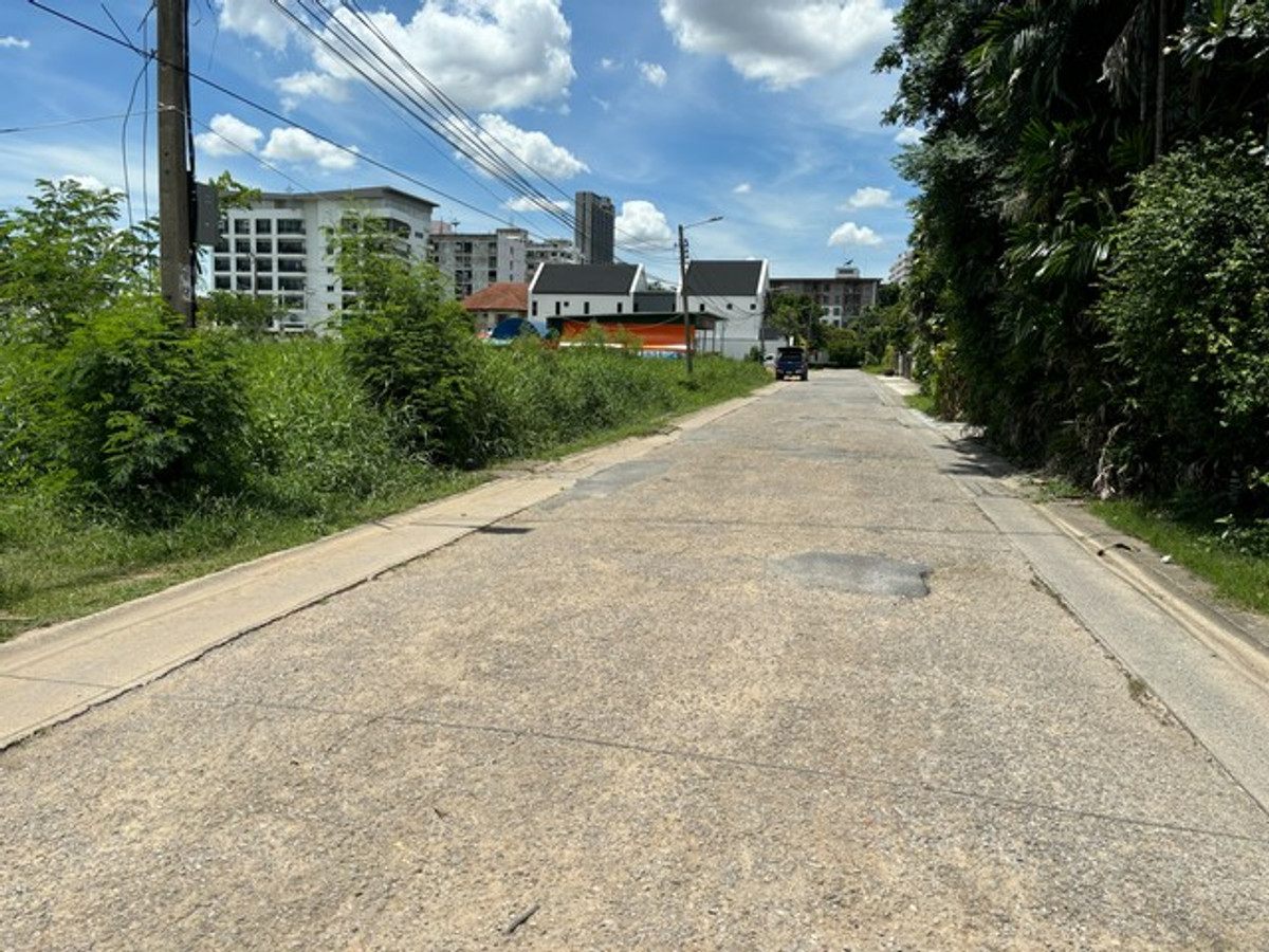 Land for sale in Ngamwongwan 18, Soi Chulakasem, size 1-0-18 rai, good location behind The Mall Ngamwongwan. – รูปที่ 3