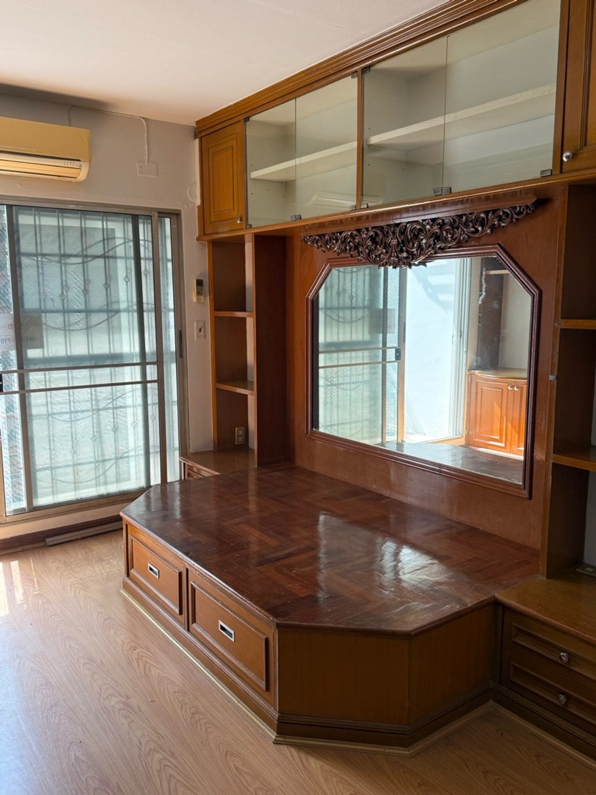 Condo for sale, Baan Suanthon Srinakarin, Baan Suanthon Srinakarin, convenient travel, near shopping areas. Near the Yellow Line