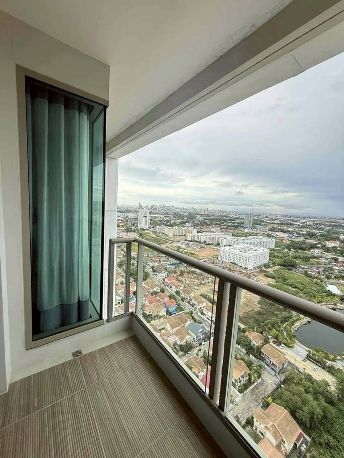 ขายคอนโดวิวทะเล The Riviera Jomtien ชั้น 33 วิวเมือง ขนาด 34.45 ตร.ม. 1 ห้องนอน ราคา 5,000,000 บาท