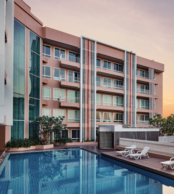 Near MRT Lat Phrao 101, good location with Community Mall. Near MRT Lat Phrao 101, good location with Community Mall.