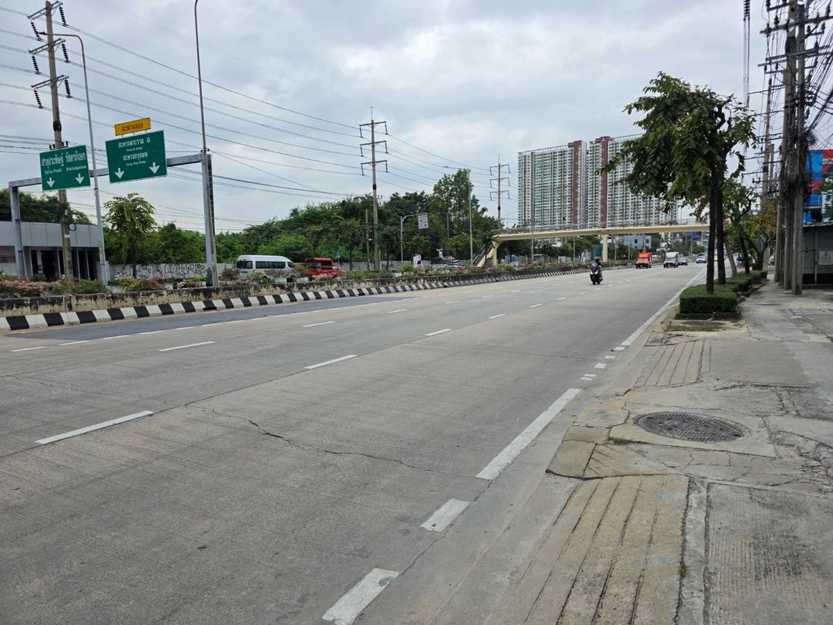 Land next to Rama 3 Road, opposite Grand U Condo. Land next to Rama 3 Road, opposite Grand U Condo.