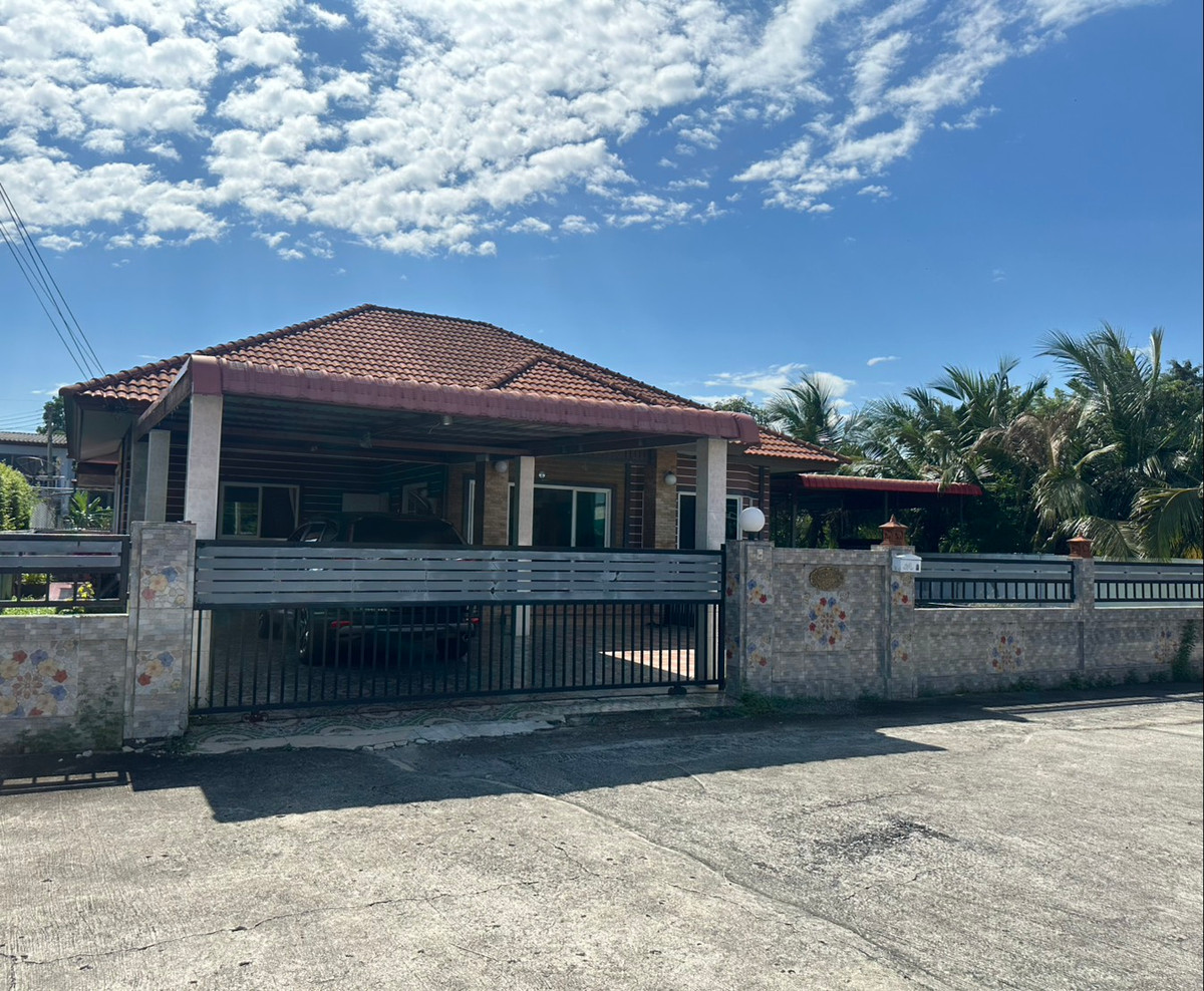 Siam Green Ville – Bang Nam Priao, Chachoengsao Sell House with exceptional privacy! Land size 106 sq.wa (424 sq.m.), usable area 119 sq.m. Beautiful, move-in ready home — at a price you won’t find again!