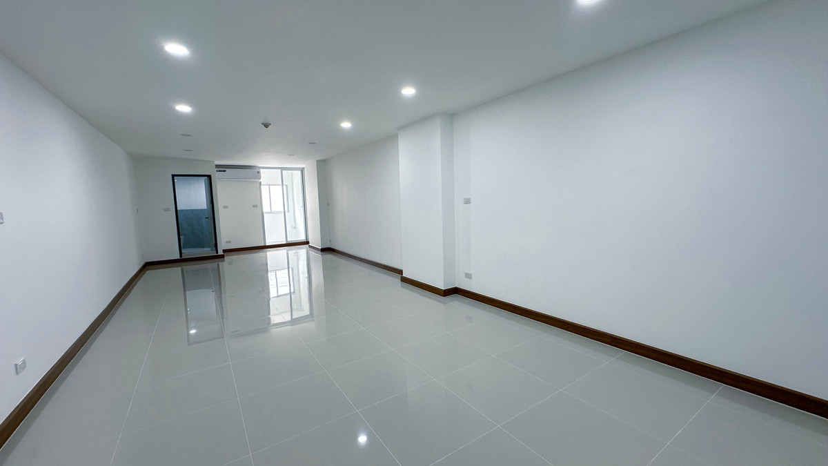 Urgent sale! ITF Silom Palace 47.43 sq m. Best price in the project. Urgent sale! ITF Silom Palace 47.43 sq m. Best price in the project.