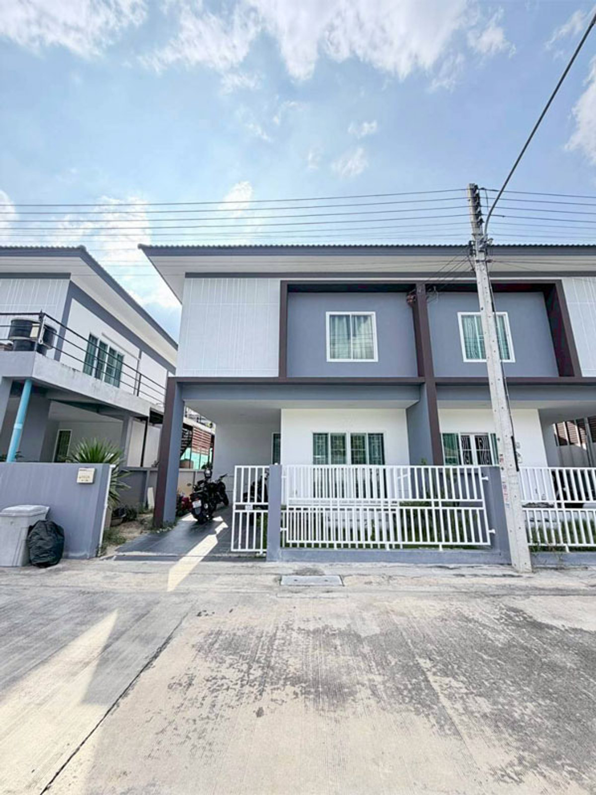 Twin house GRAND VILLAGIO LUX Sam Phran, Nakhon Pathom, price only 3.89 million. Twin house GRAND VILLAGIO LUX Sam Phran, Nakhon Pathom, price only 3.89 million.